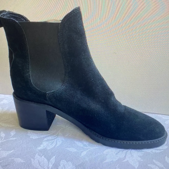 Elegant Black Ankle Booties - Picture 3 of 3